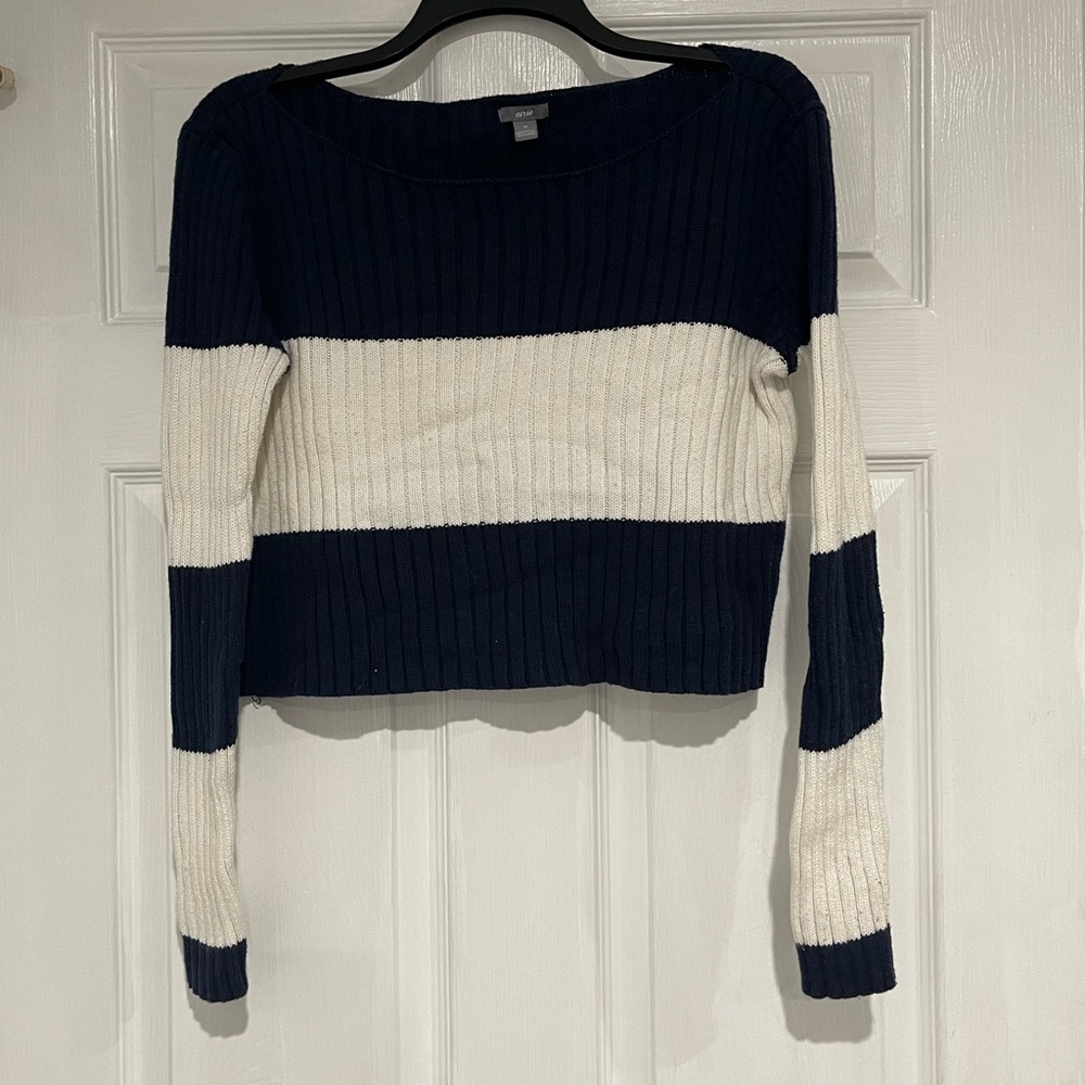 Stripped white & navy blue. Size medium from Arie